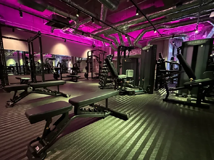 FEELCYCLE あざみ野 スタジオ写真