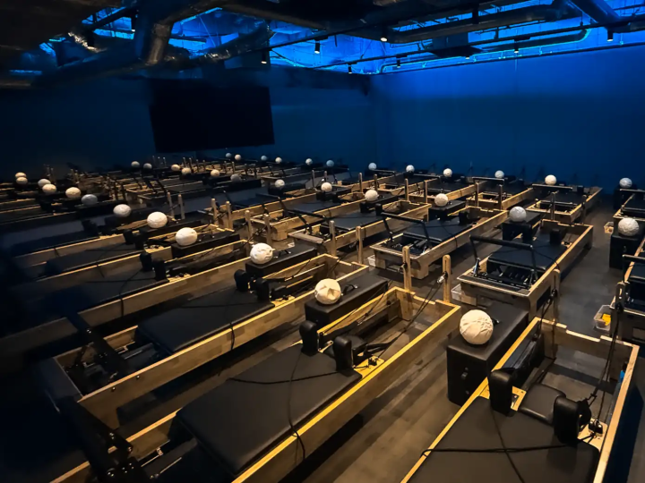 FEELCYCLE あざみ野 スタジオ写真