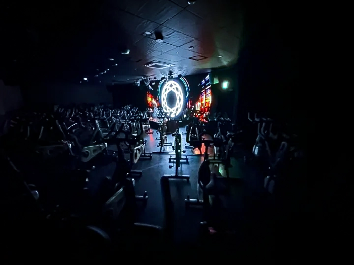 FEELCYCLE あざみ野 スタジオ写真