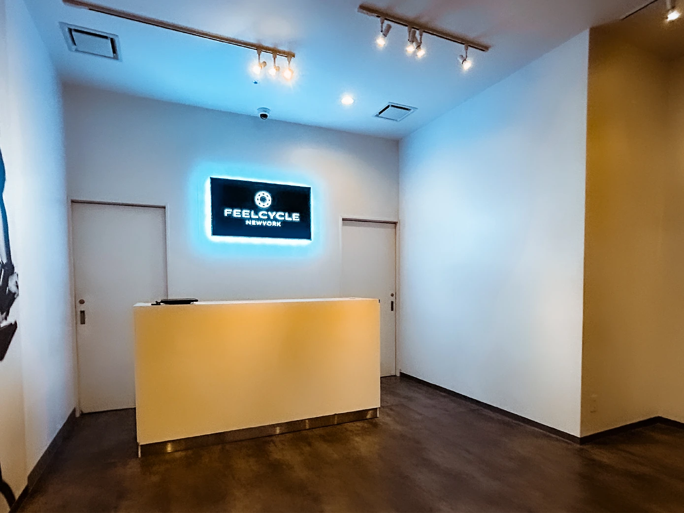 FEELCYCLE 福岡天神 スタジオ写真