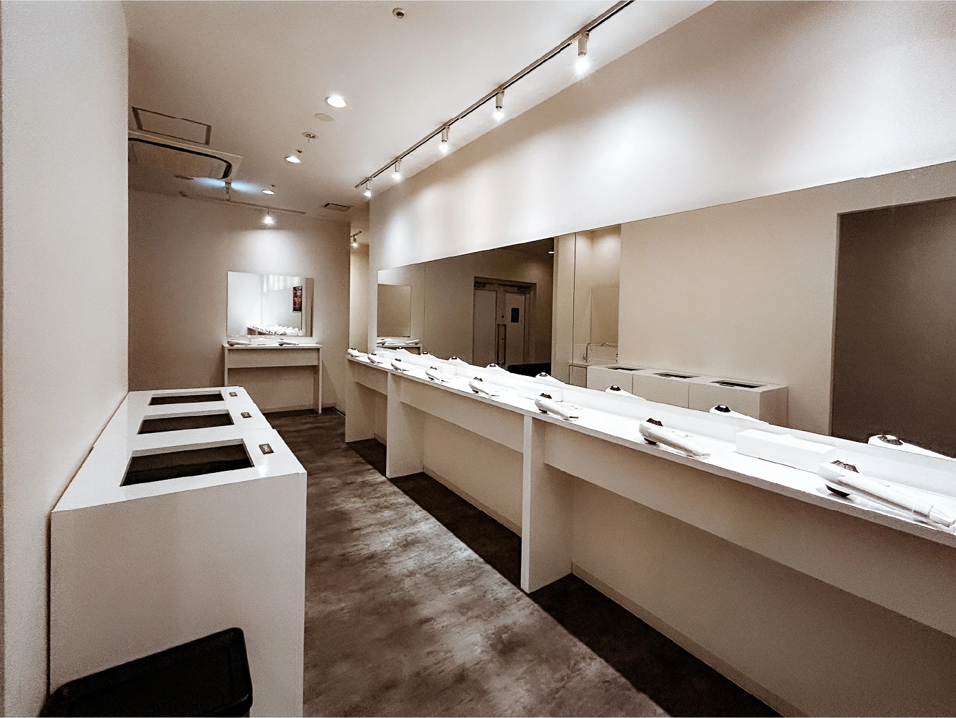 FEELCYCLE 福岡天神 スタジオ写真