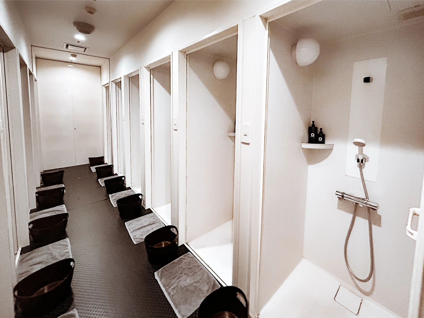 FEELCYCLE 福岡天神 スタジオ写真