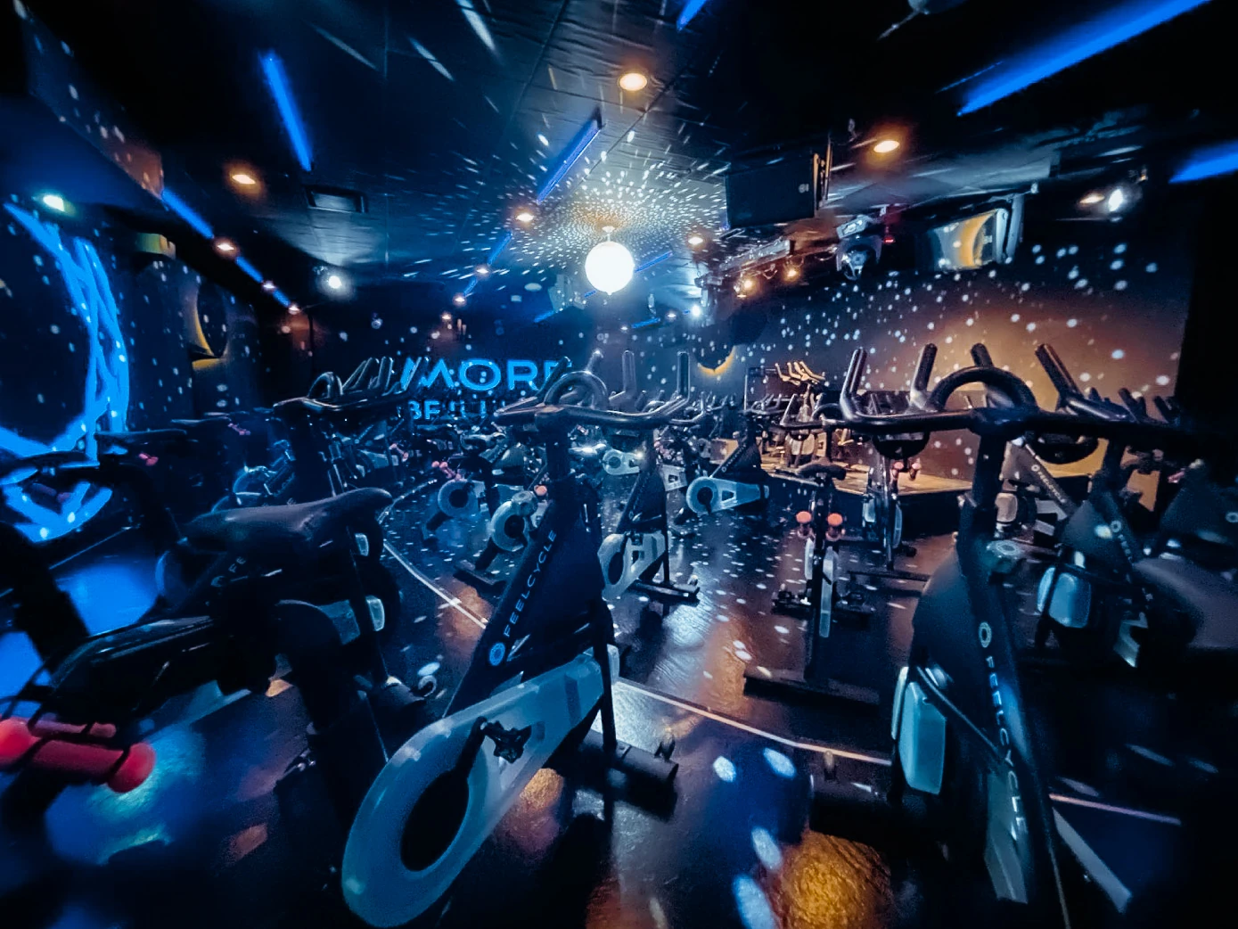 FEELCYCLE 銀座 スタジオ写真