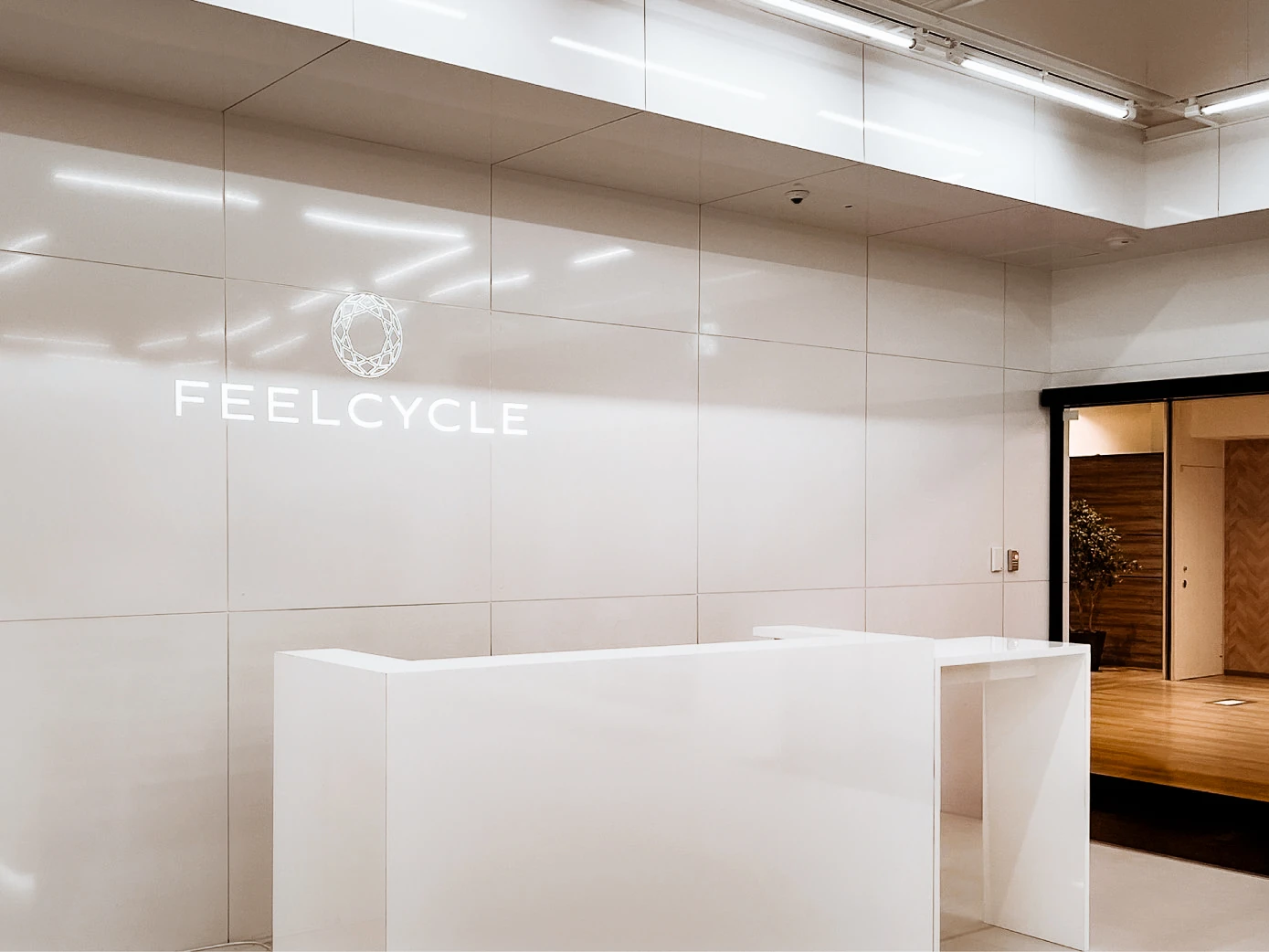 FEELCYCLE 海浜幕張 スタジオ写真