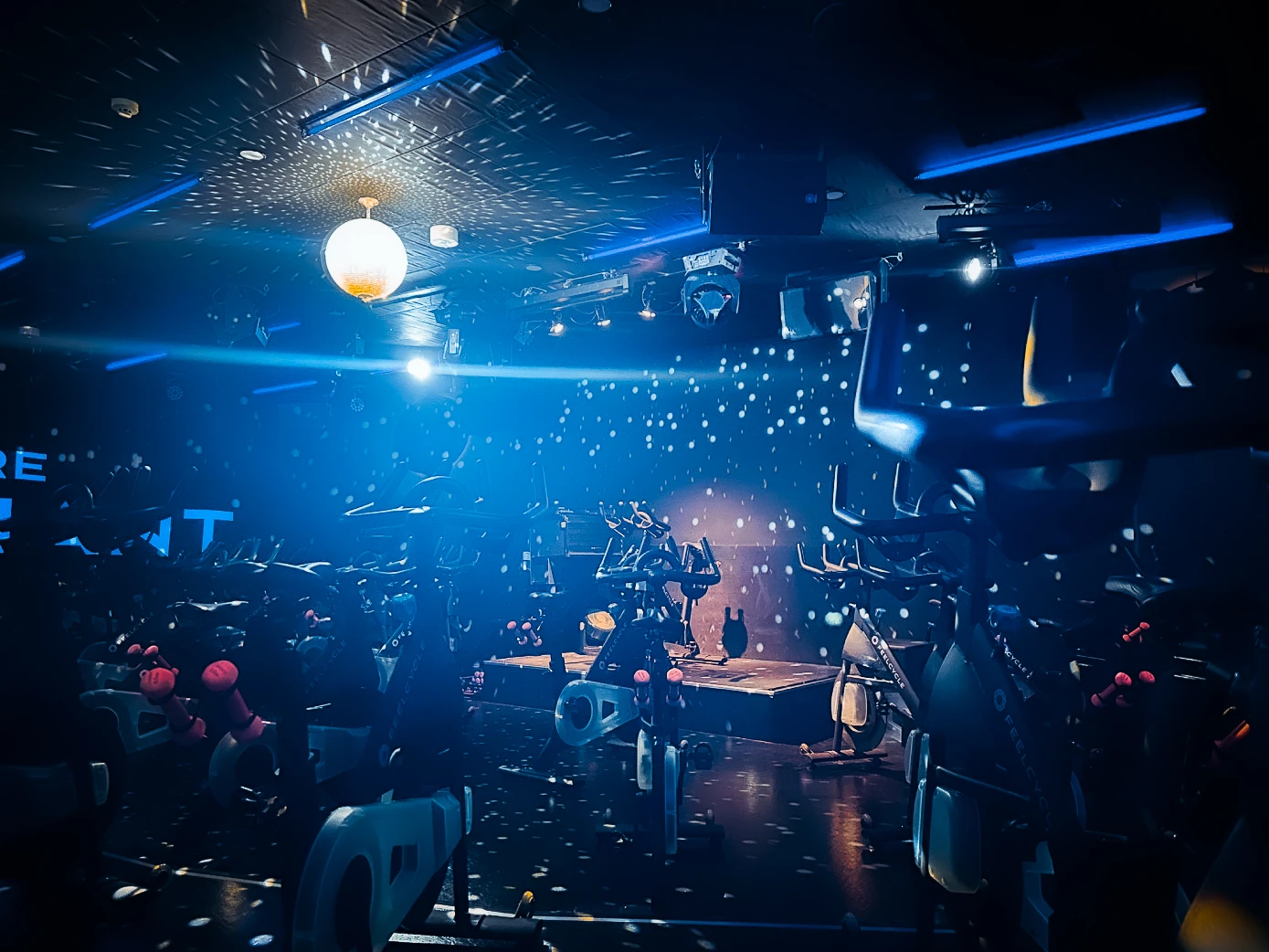 FEELCYCLE 上大岡 スタジオ写真