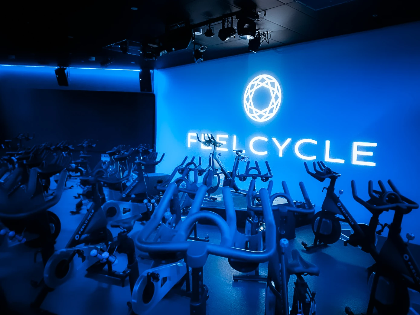 FEELCYCLE 京都河原町 スタジオ写真