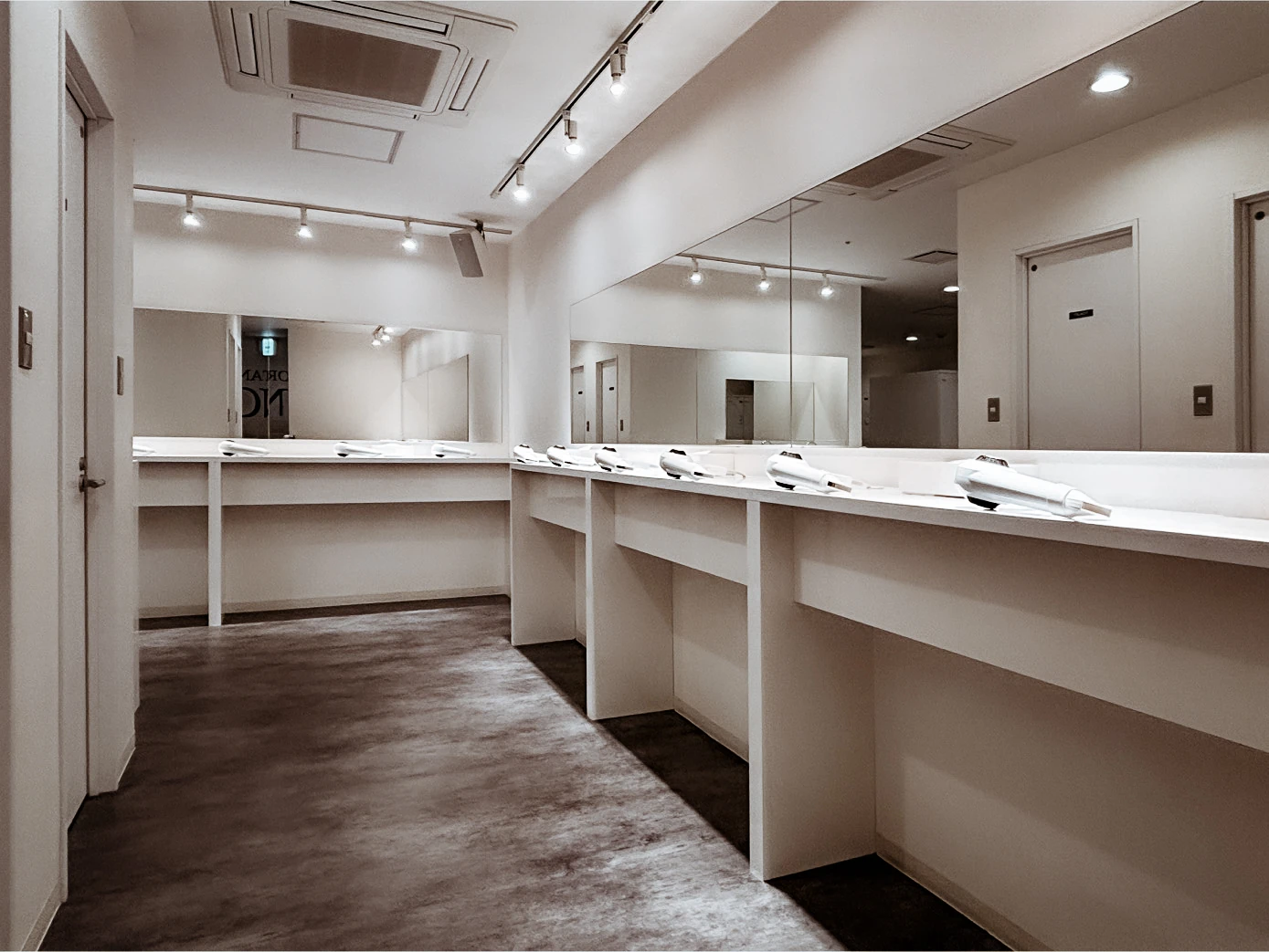 FEELCYCLE 川崎 スタジオ写真