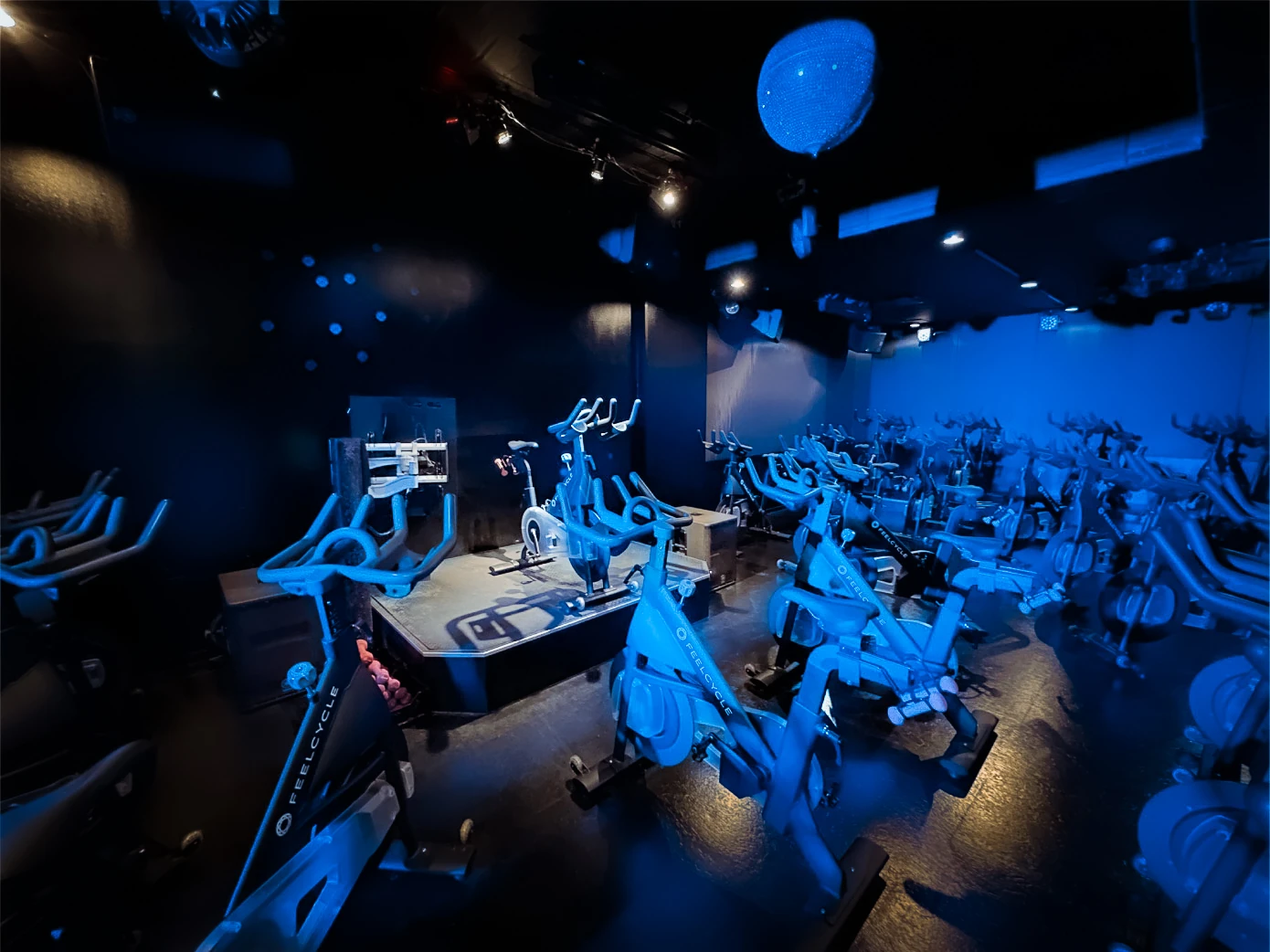 FEELCYCLE 町田 スタジオ写真