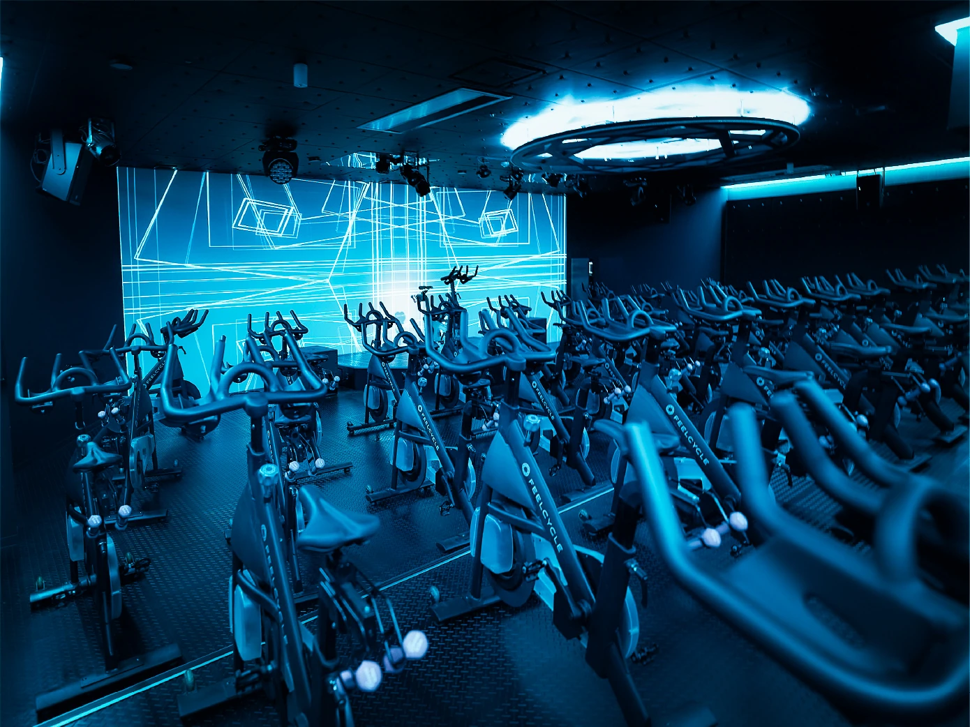 FEELCYCLE 武蔵小杉 スタジオ写真