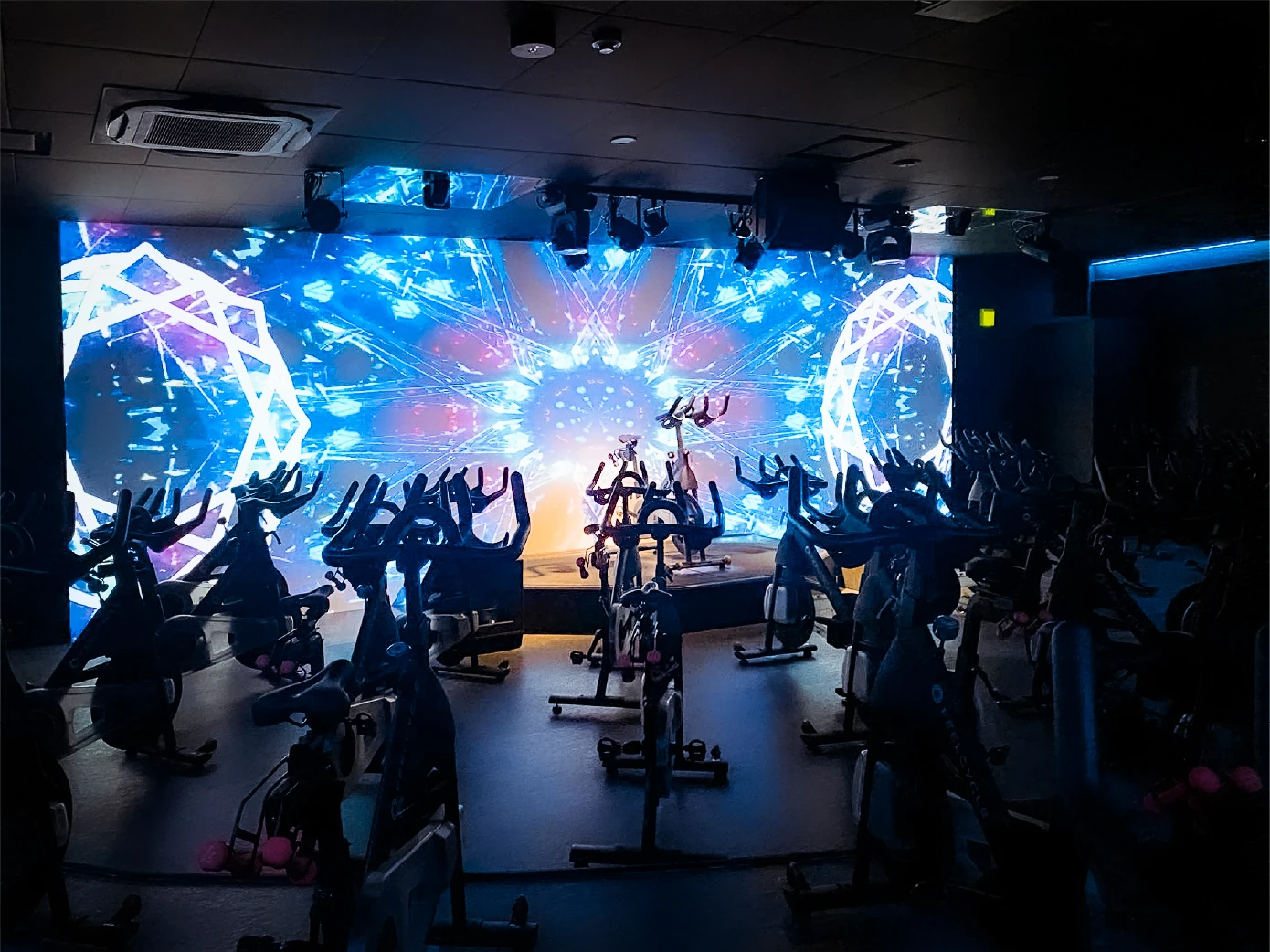 FEELCYCLE 名古屋 スタジオ写真