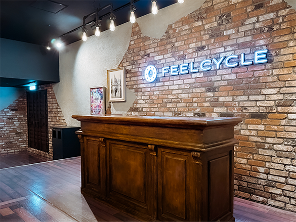 FEELCYCLE 大阪京橋 スタジオ写真