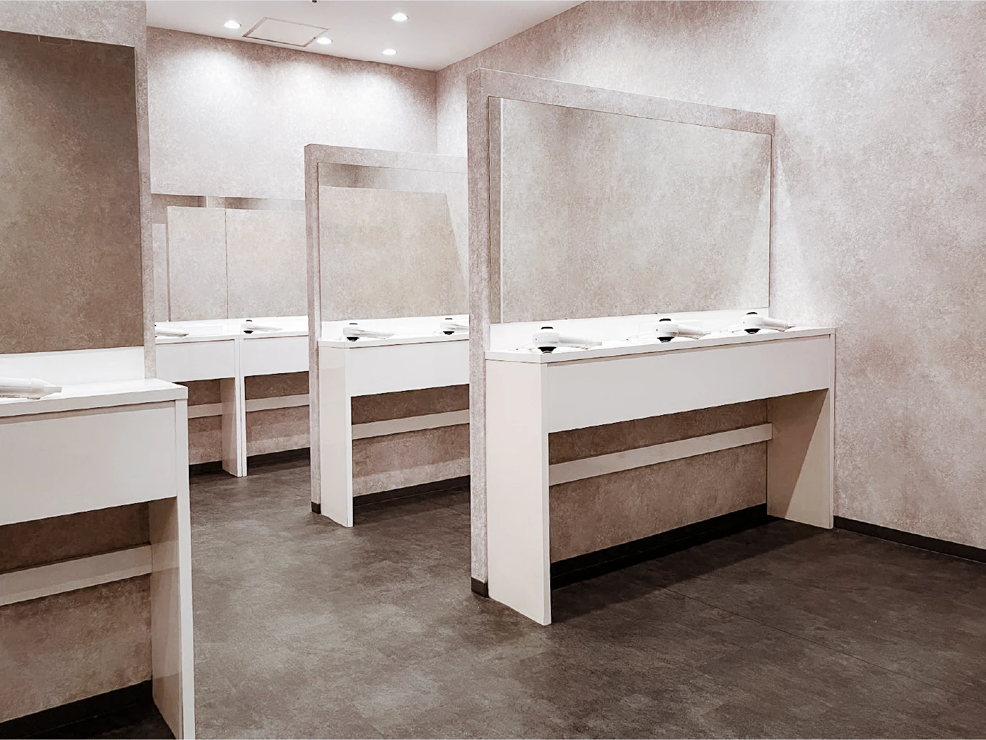 FEELCYCLE 心斎橋 スタジオ写真