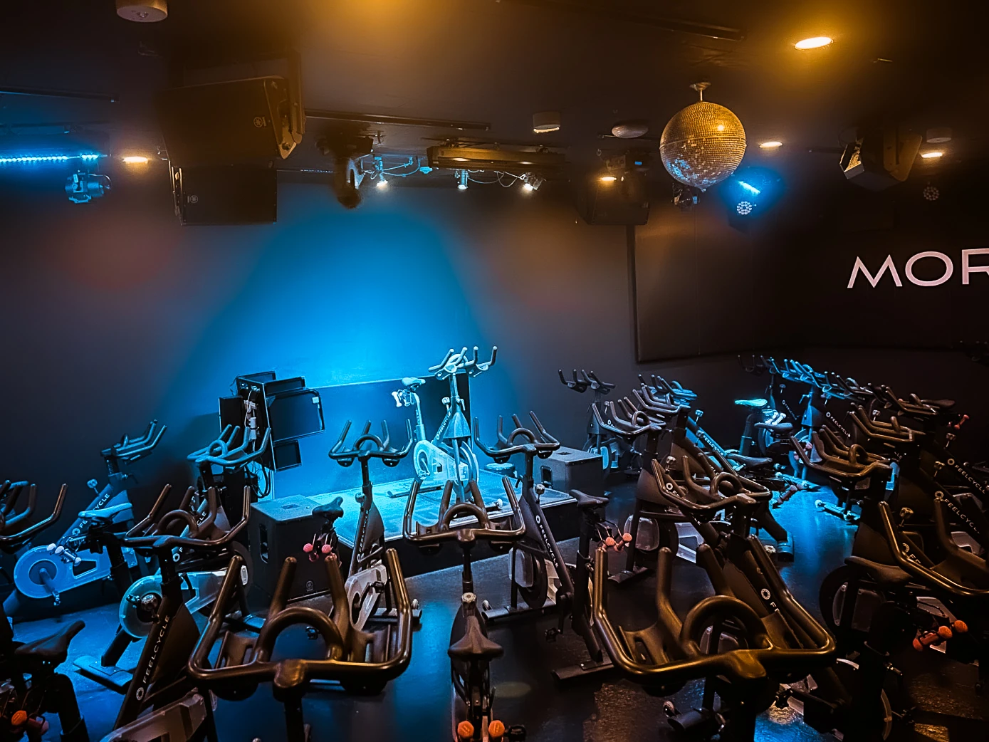 FEELCYCLE 多摩センター スタジオ写真