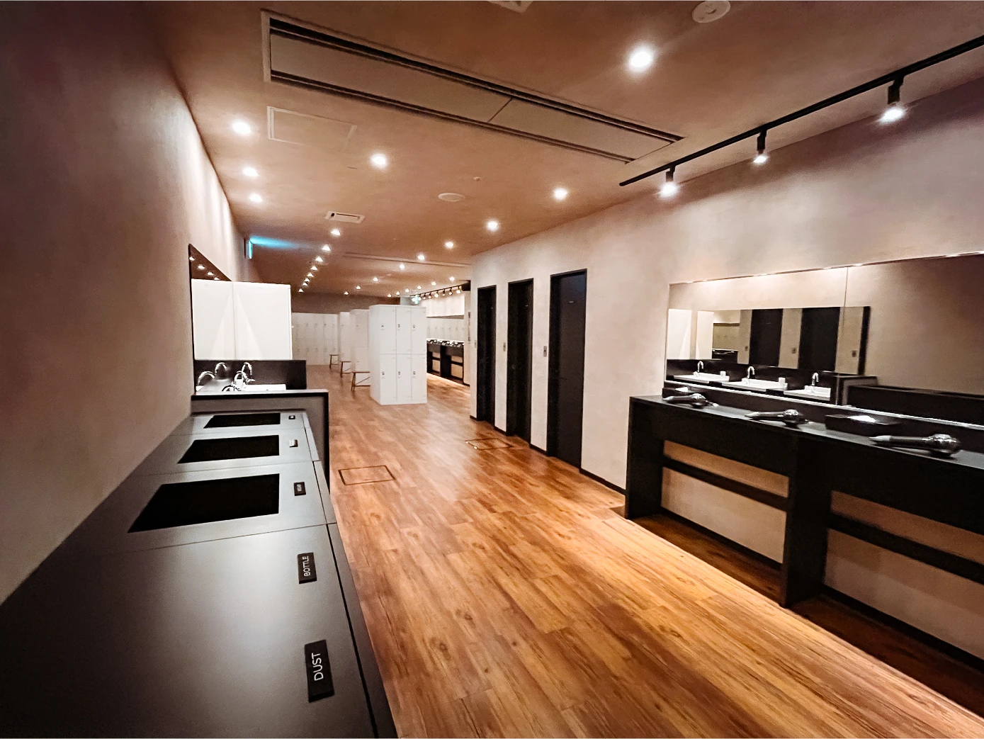 FEELCYCLE 梅田茶屋町 スタジオ写真