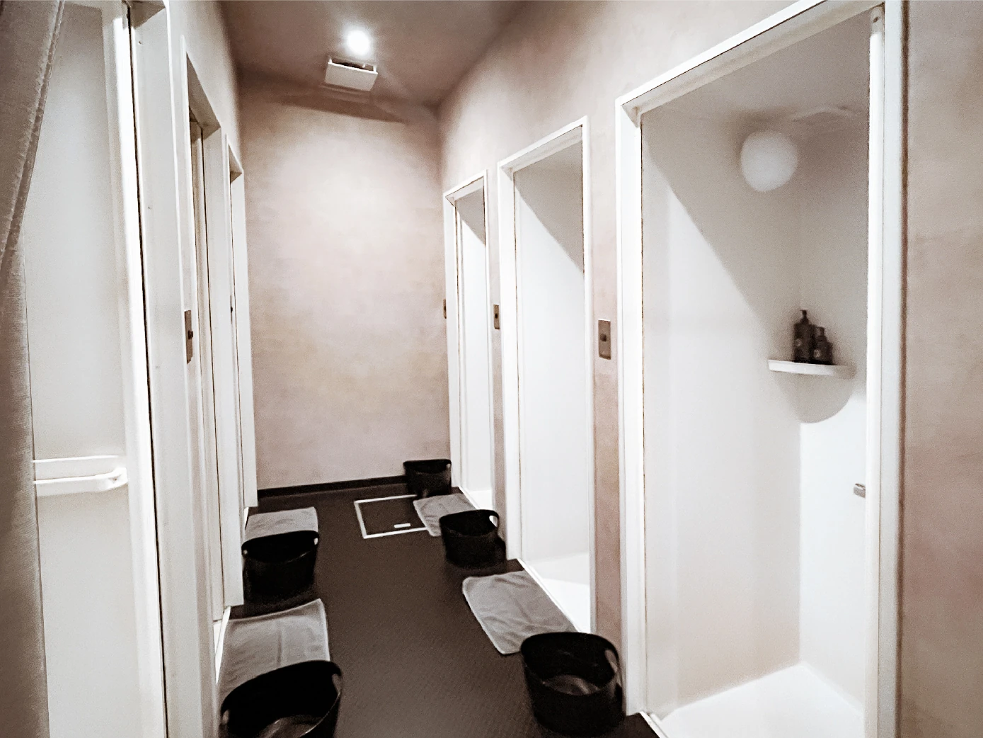 FEELCYCLE 梅田茶屋町 スタジオ写真