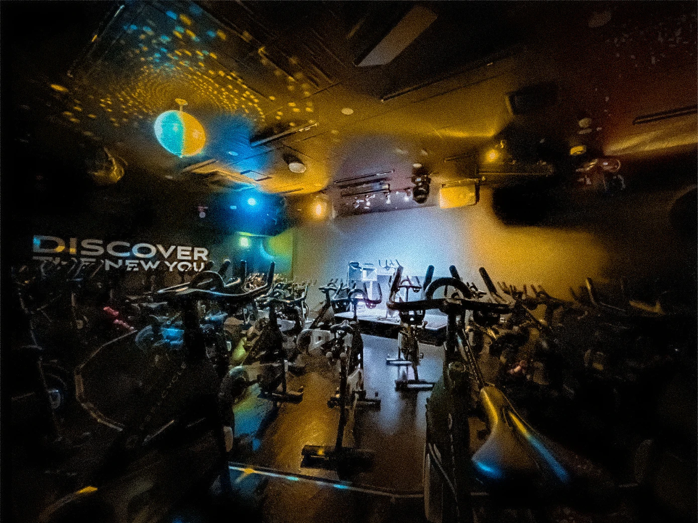 FEELCYCLE 横浜 スタジオ写真