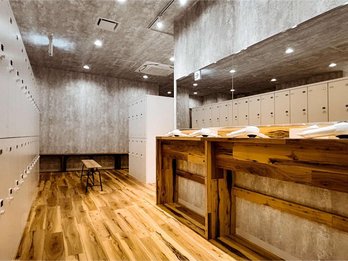 FEELCYCLE 横浜 スタジオ写真